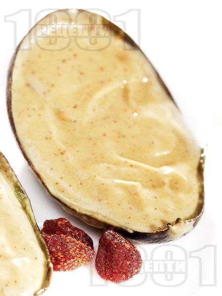 Плодов мус от банан, коняк и ром в авокадо (десерт) - снимка на рецептата